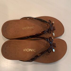 Vionic Belle ll Tortoise Patent Leather Sandal